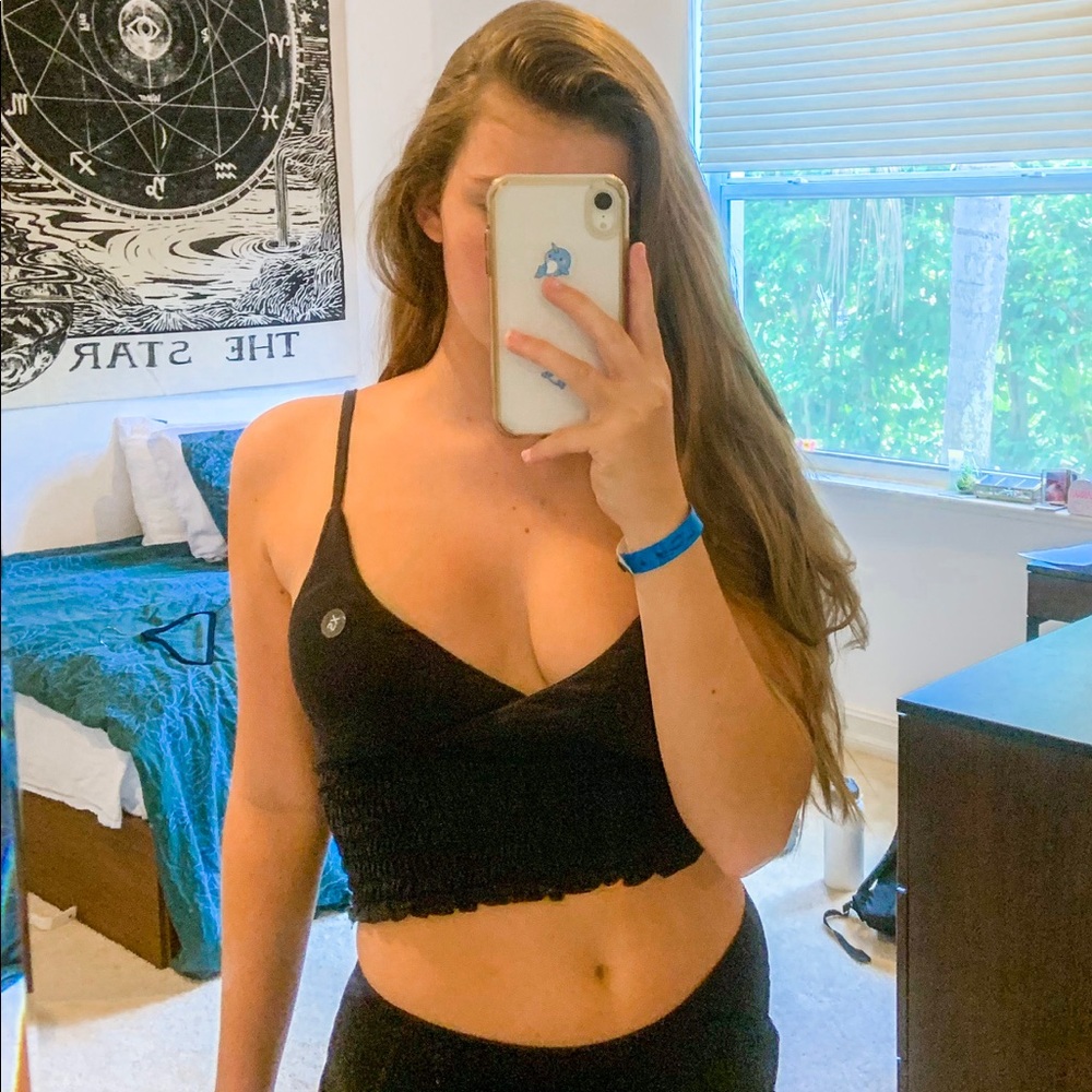 black crop tank top